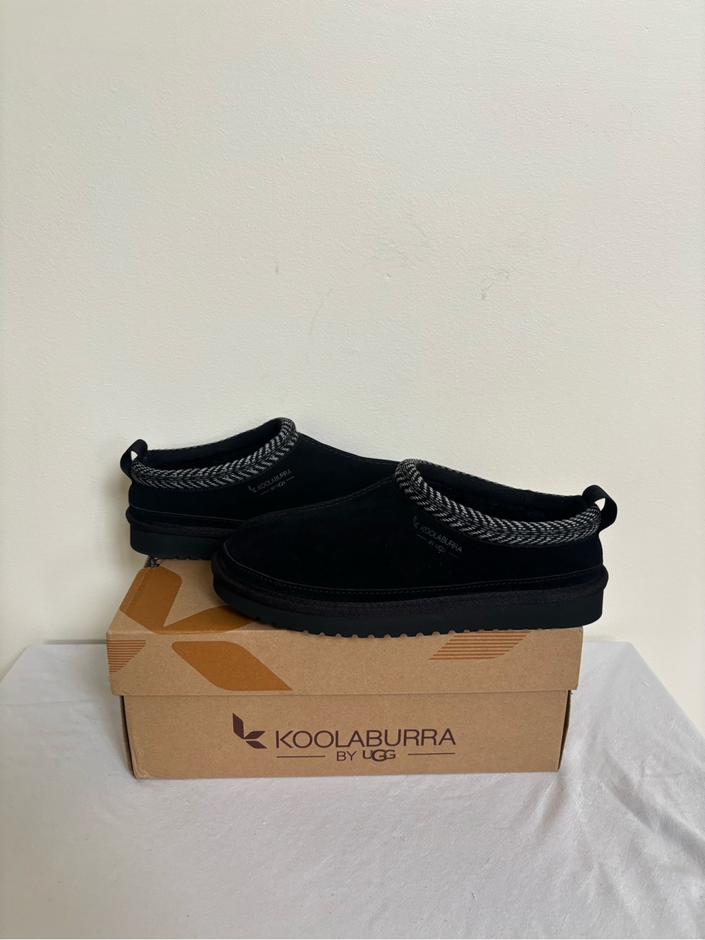 Koolaburra By UGG Burree Suede Slippers Size 6 Womens Black Suede NWB